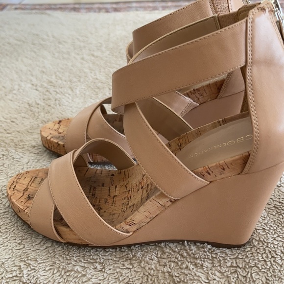 BCBGENERATION . Size 7/5. Color cream - Picture 2 of 6